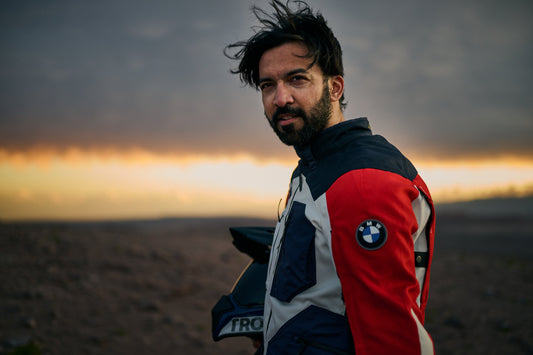 Motorradjacken: Leder vs. Textil – Was ist besser?
